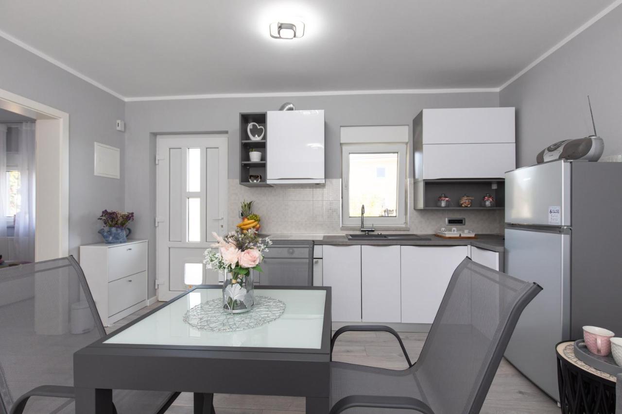Apartment Odore Di Mare With Beautiful Garden Krk Town Luaran gambar